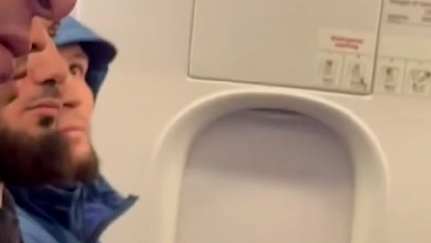 Хабиб Нурмагомедов в самолете