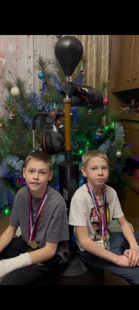    «Ёлка желаний» в Октябрьском исполняет мечты макеевчан