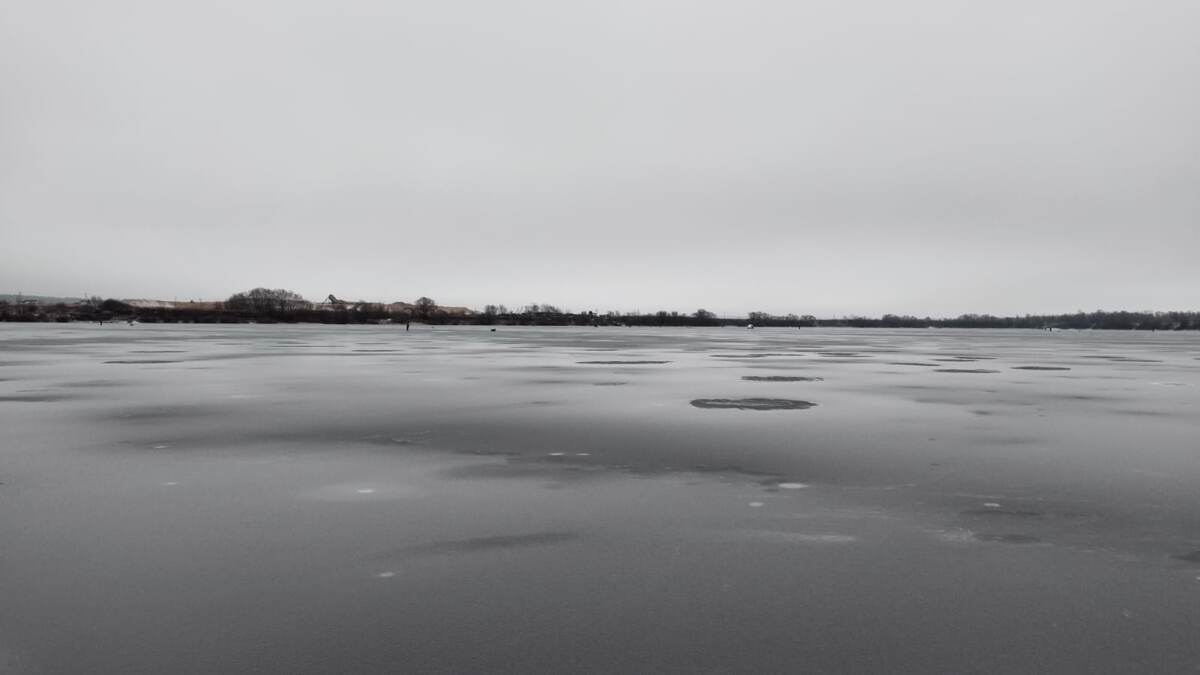 Лёд озера Павленское (Цимлянки)
