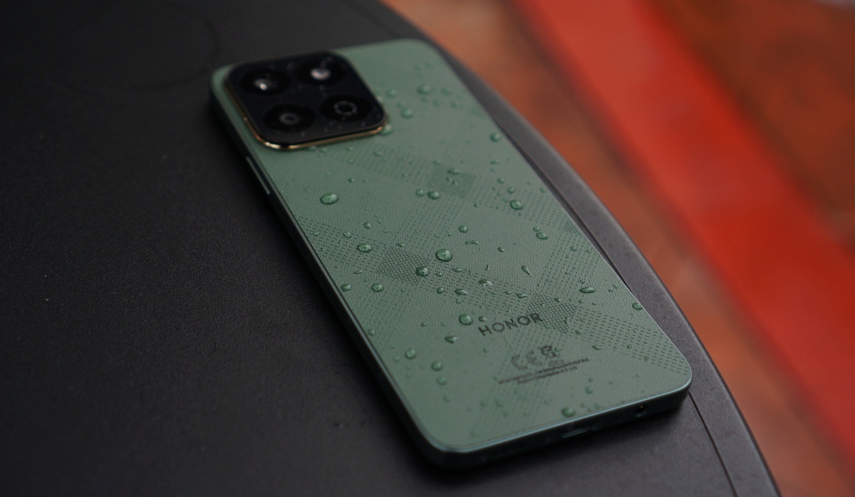    В зелёном варианте смартфон особенно интересен. Источник: gadgetmatch.com