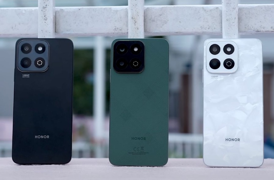    Все три расцветки для бюджетного смартфона. Источник: gadgetbytenepal.com