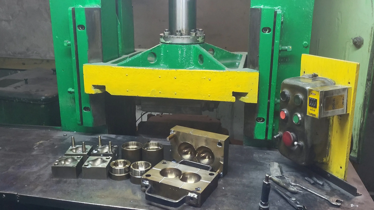 Пресс и пресс-формы