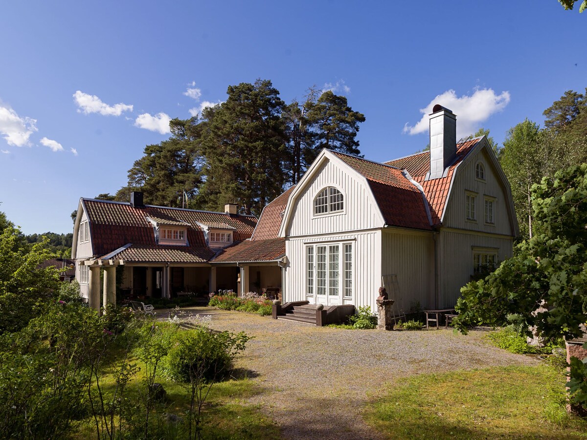 Дому больше 100 лет, но он до сих пор в прекрасном состоянии 