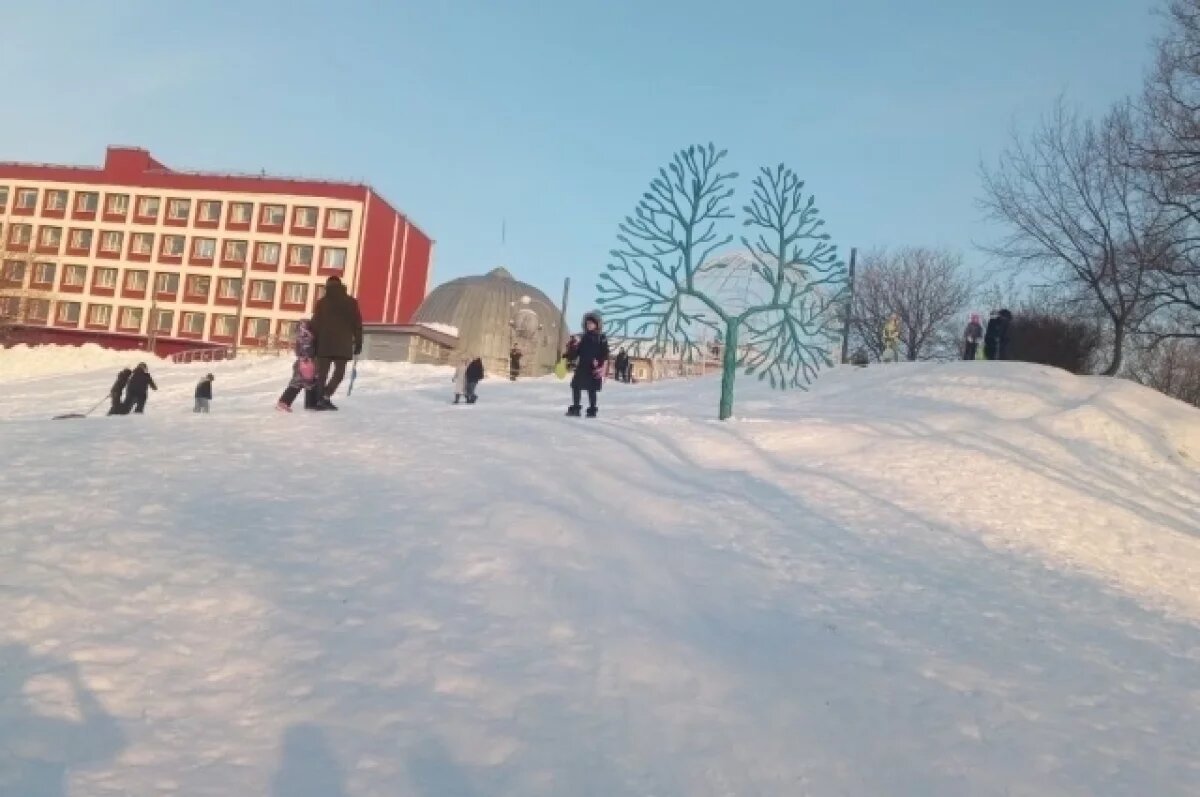    В Перми ребёнок пострадал во время катания с горки возле планетария