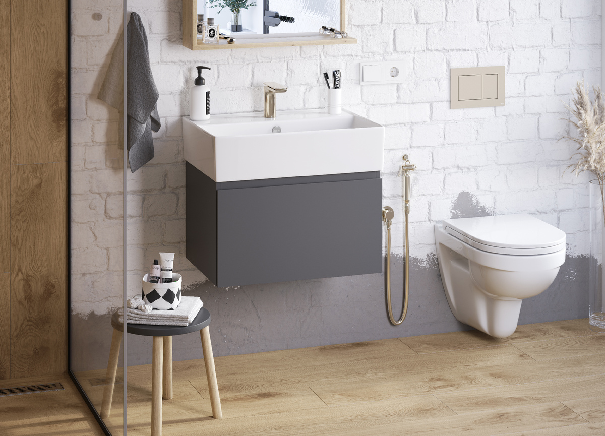 Детский табурет в ванной комнате