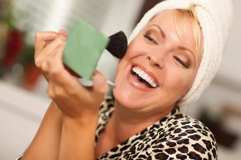 А вот эта дама довольная собой, она любит макияж. (Фото в свободном доступе)