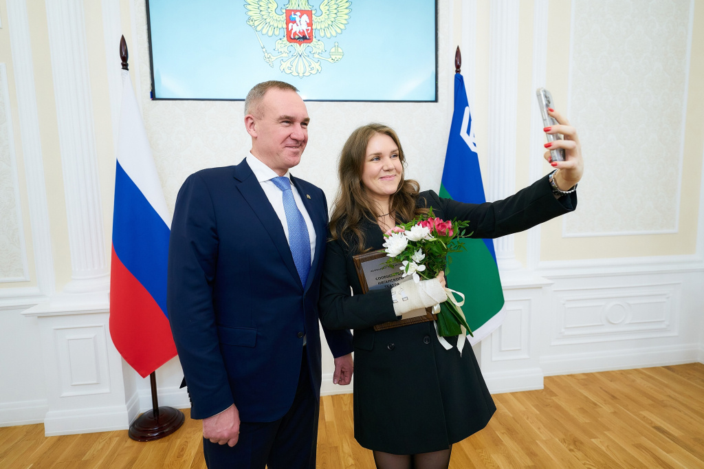    Губернатор Руслан Кухарук поздравил медиазвёзд Югры