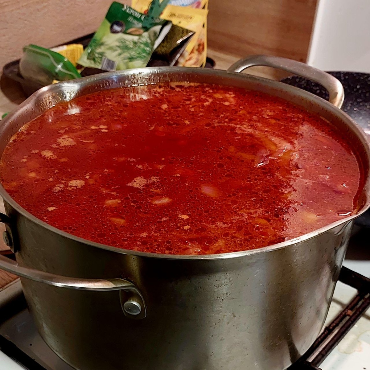 Как правильно сварить борщ. Борщ. Почему борщ скис на следующие сутки.