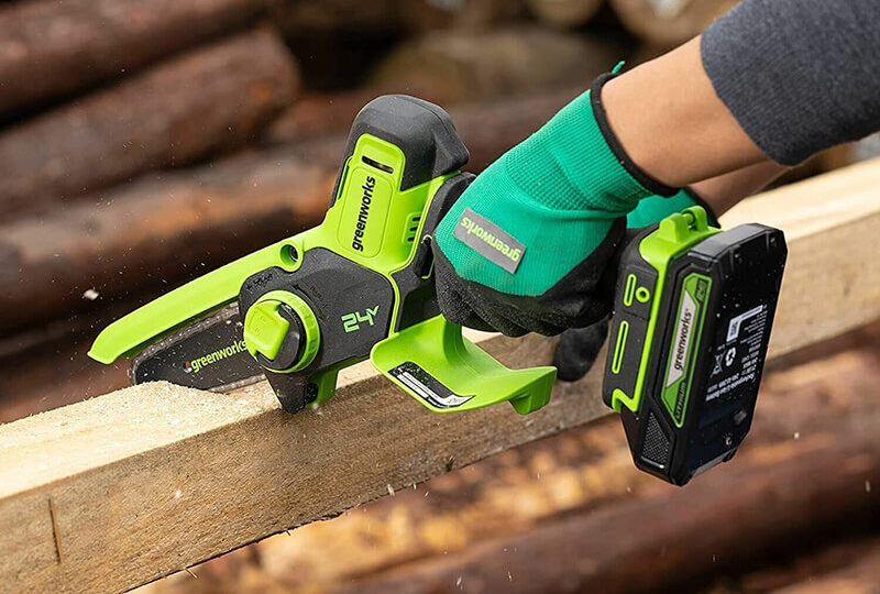 Аккумуляторная цепная мини-пила: как выбрать лучшую и на что обратить внимание