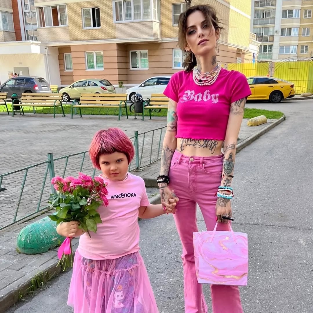 Лине джебисашвили дочка. Лине джебисашвили дочка. Луна дочь лины джебисашвили. Дочка лины джебисашвили. Лине джебисашвили дочка.