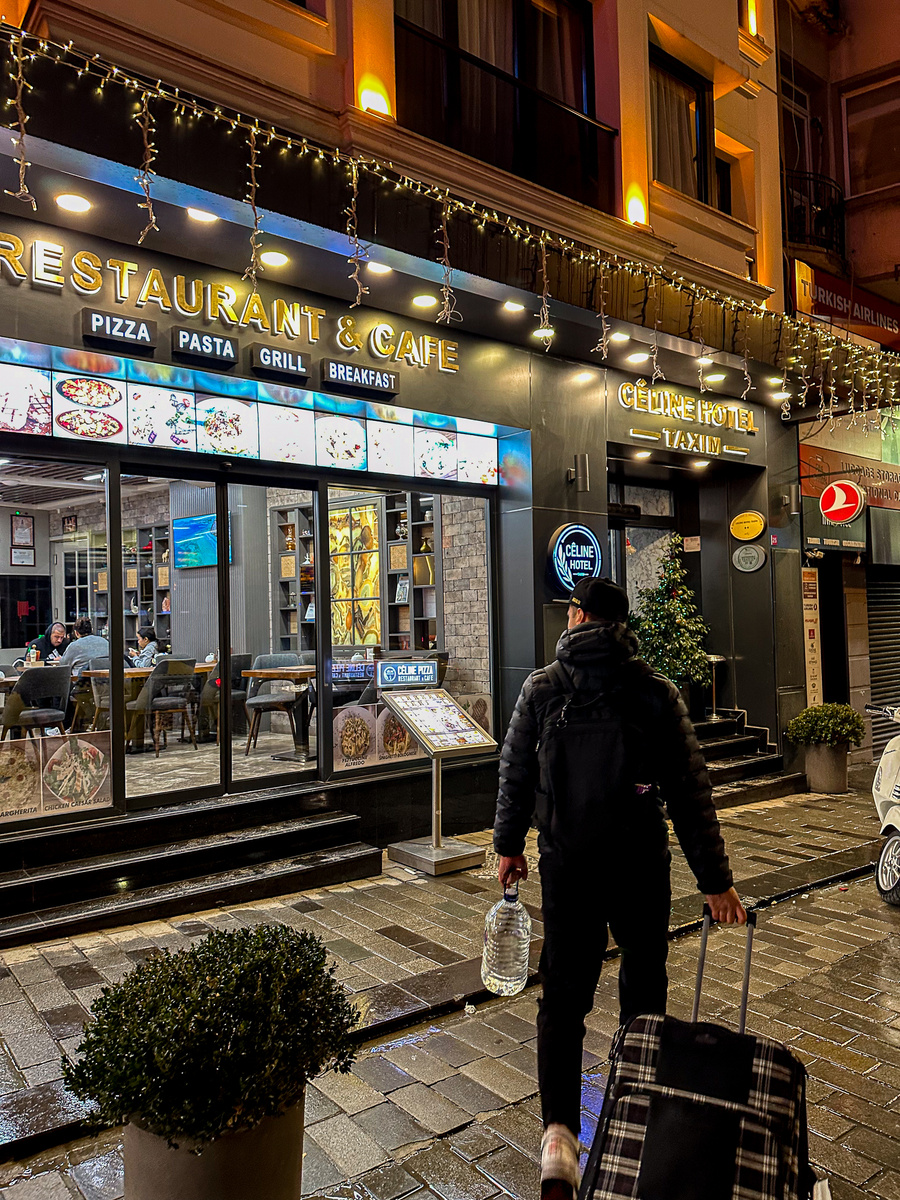 Подходим к отелю