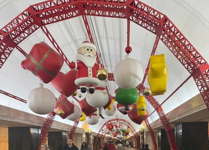 Вот так Деда в метро покарали