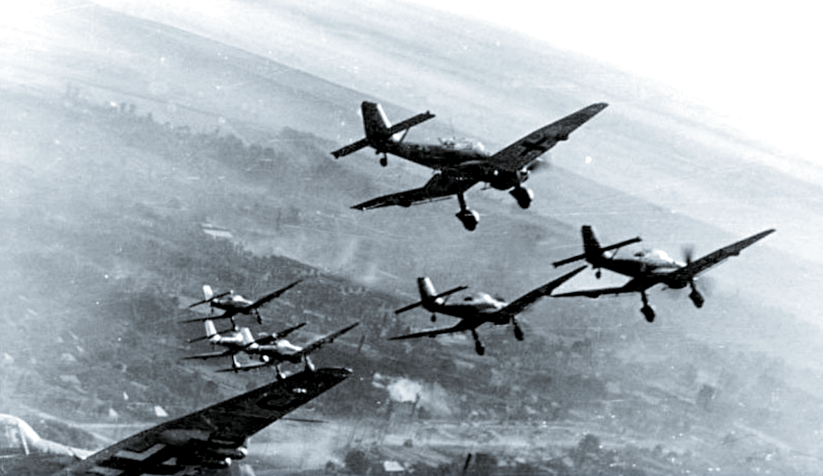 Группа штурмовиков Junkers Ju-87.