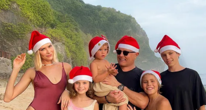 Елена Перминова и Александр Лебедев с детьми