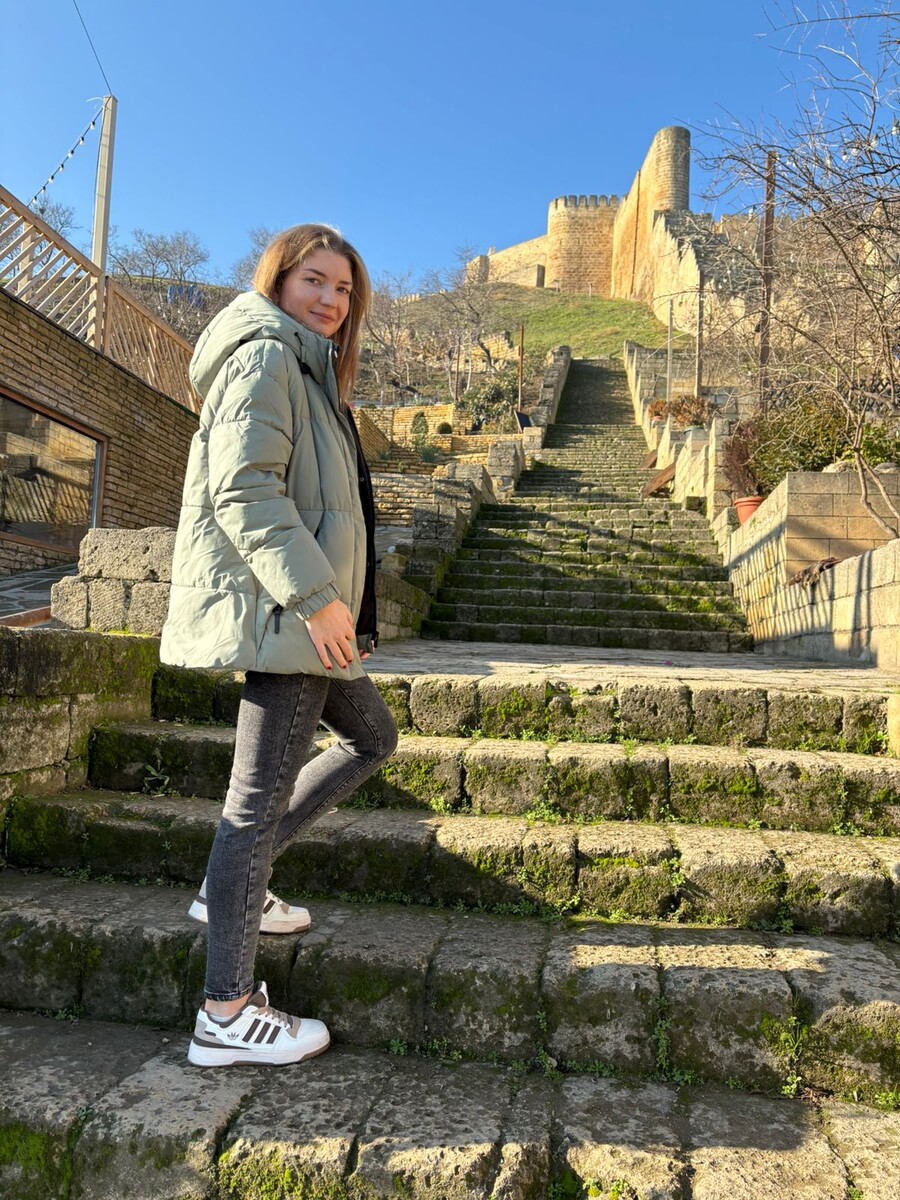 На ступеньках