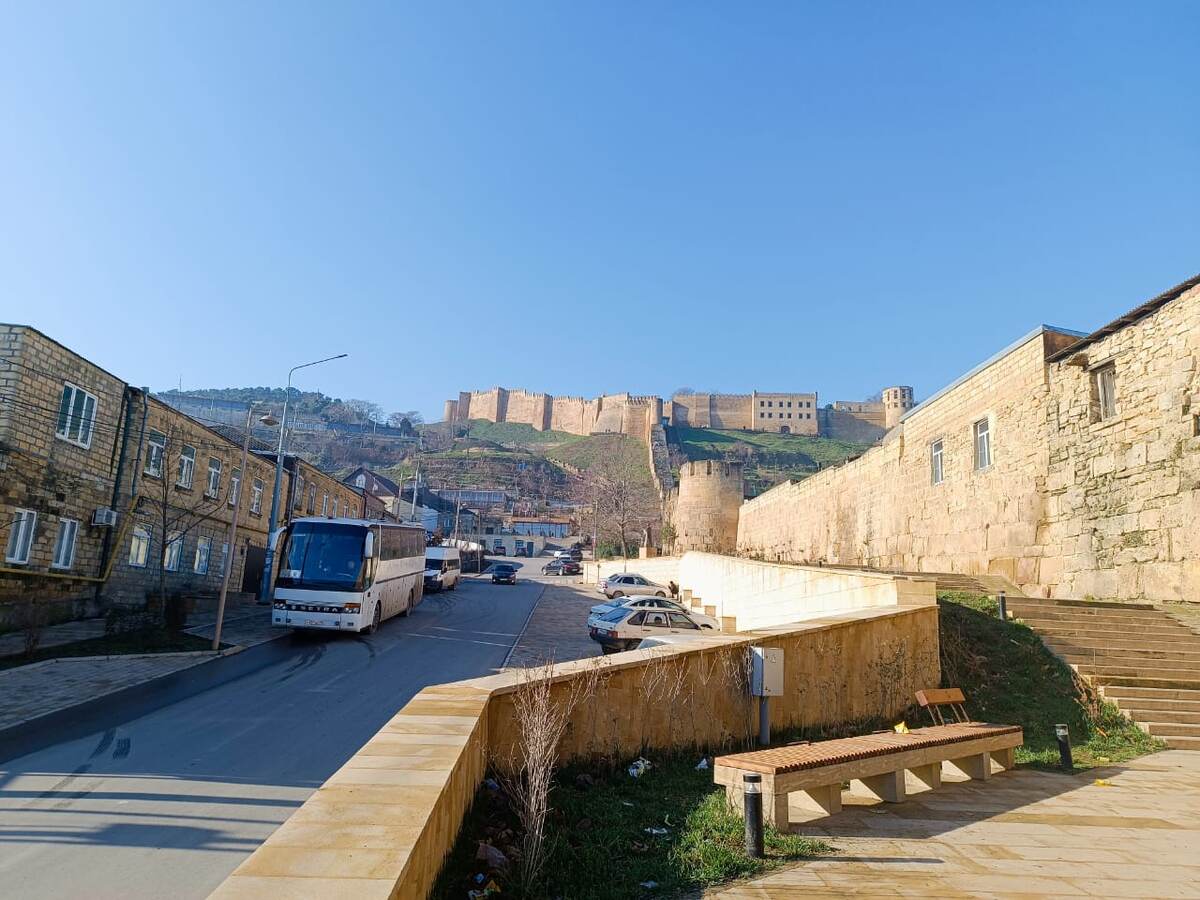 Вид на крепость Нарын-Кала