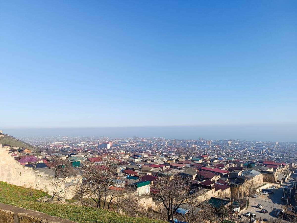 Вид на Дербент со смотровой площадки