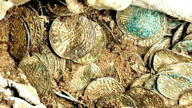 Монеты, найденные при раскопках на строительной площадке электростанции Сайзуэлл C. (Изображение предоставлено: Oxford Cotswold Archaeology)