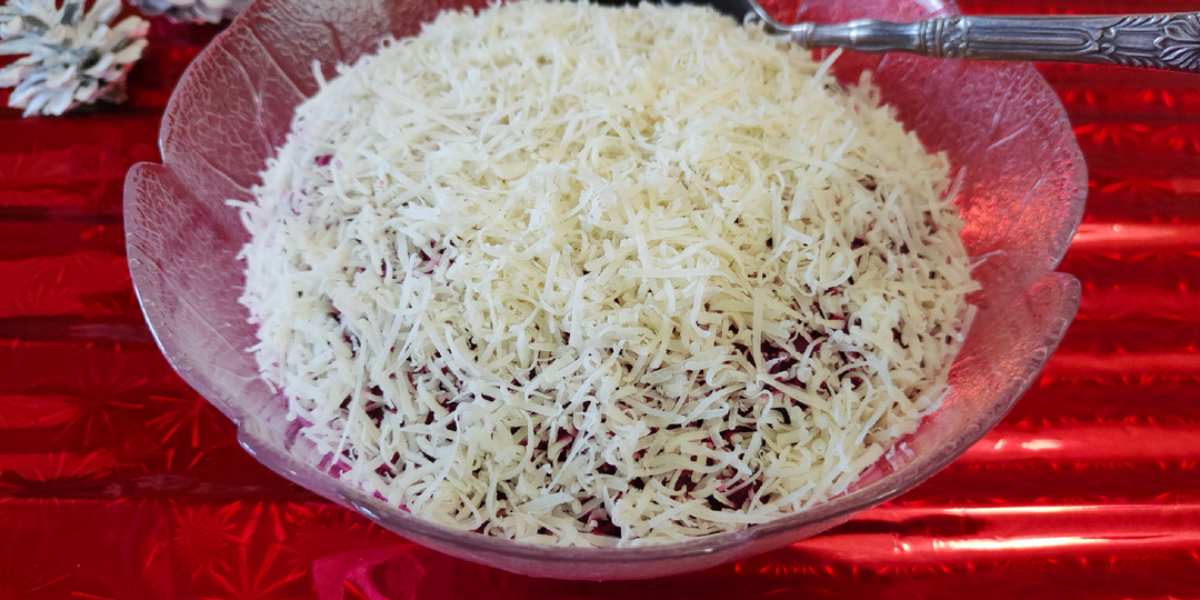 Салат со свёклой и крабовыми палочками