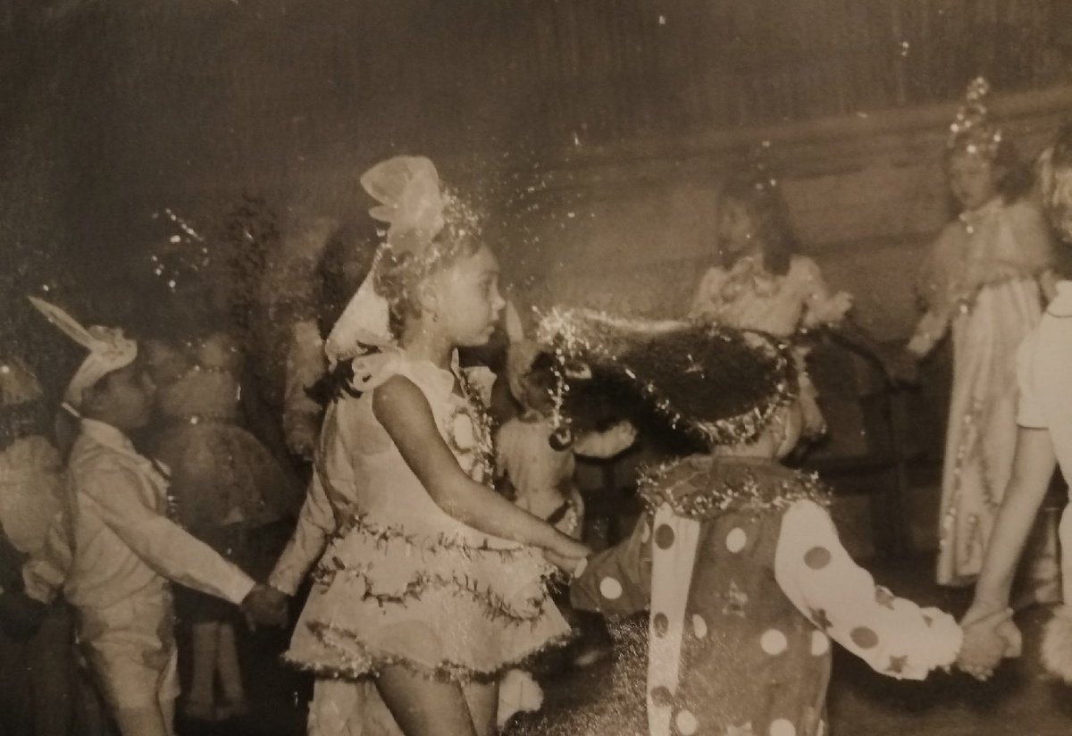 Фото личный архив. Монголия, клуб для военных. 1985 год