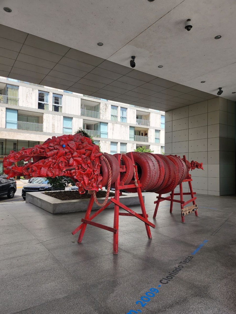 На набережной в деловом центре Буэнос-Айреса