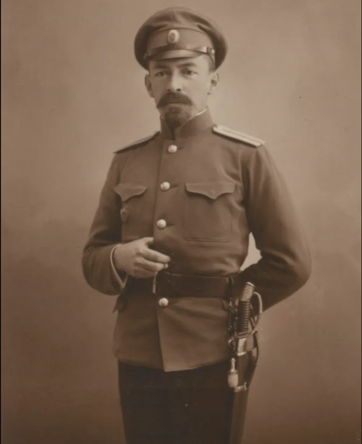 В Гражданскую войну брат Ленина был вылитым белогвардейцем, в своем офицерском мундире 