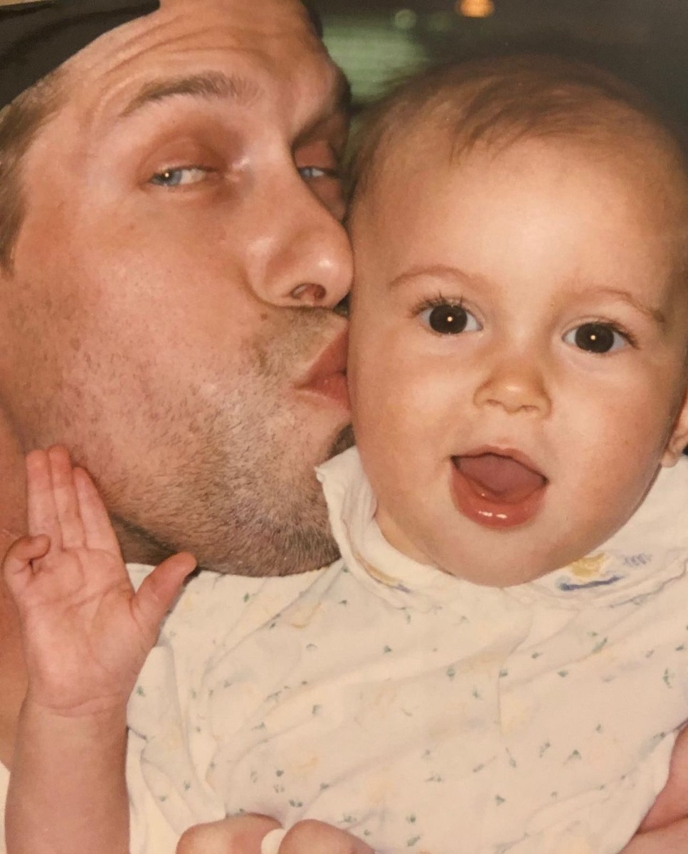 Хейли Бибер с отцомPIN IT