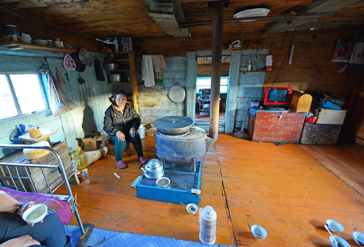 Летний монгольский дом. Утренний  чай.