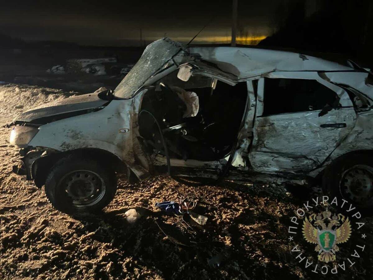 ​В Верхнеуслонском районе водитель с большим стажем выехал на встречку, где столкнулся с другим автомобилем. Два человека погибли на местеФото: прокуратура РТ