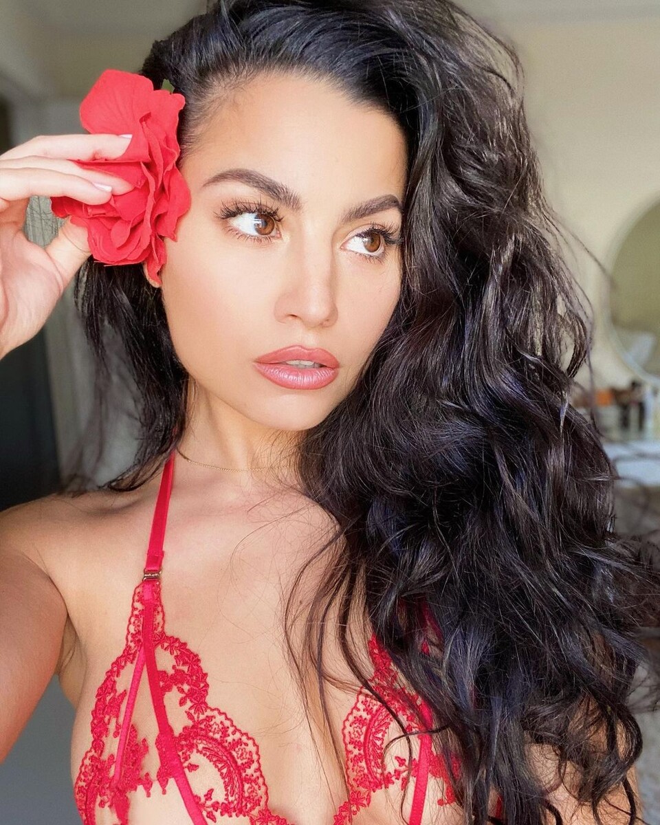 Моника Альваре