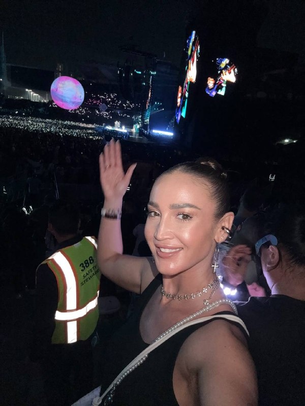 Ольга Бузова в середине января 2025 года на концерте любимой группы. 