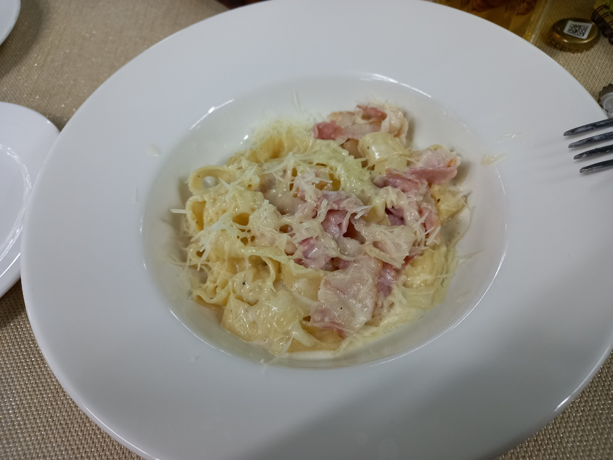 Паста карбонара, 250гр. - 350 рублей.