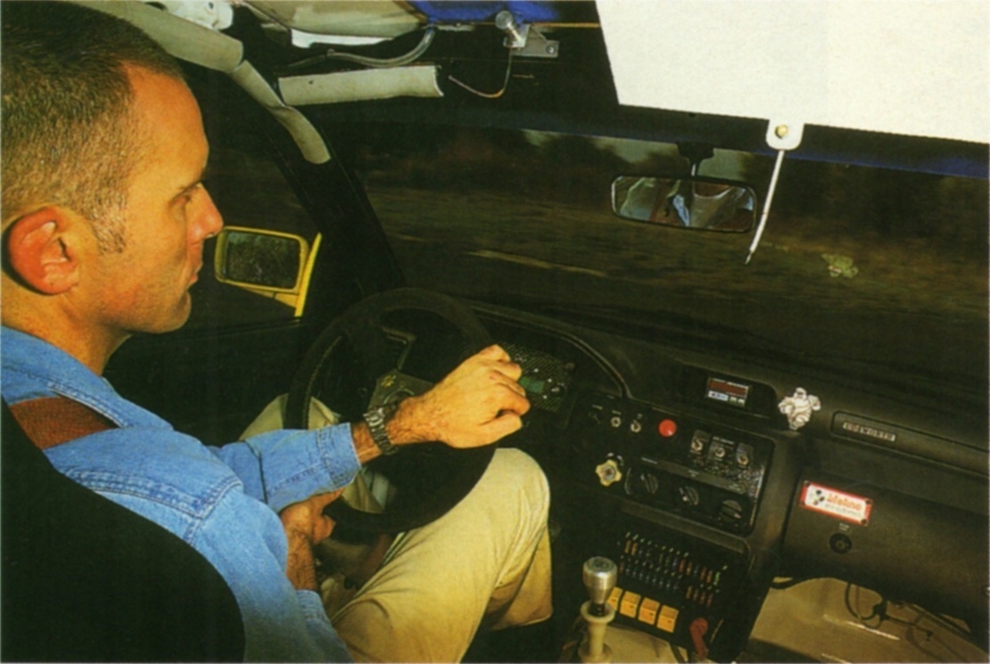 Наш товарищ Булгин свыкается с 340 с лишним «лошадками», и гравийно-грязевой дорогой под ним.