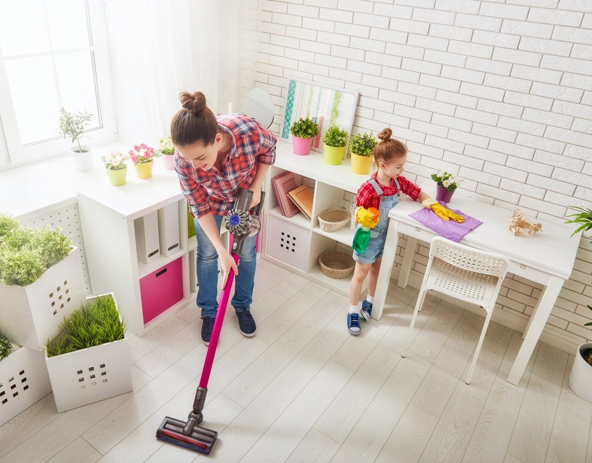    Чистота и визуальный шум: как дочь помыла пол