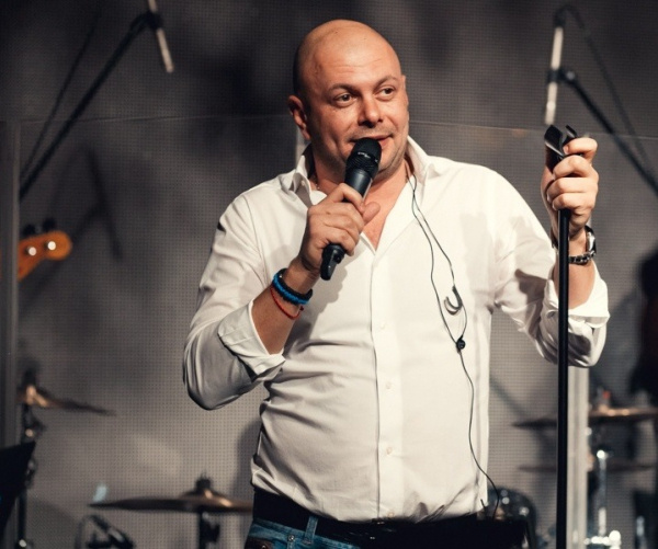    Михаил Задорин на сцене