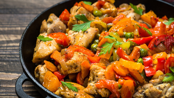    Готовим в горшочках: курица с овощами Богдан Герцен