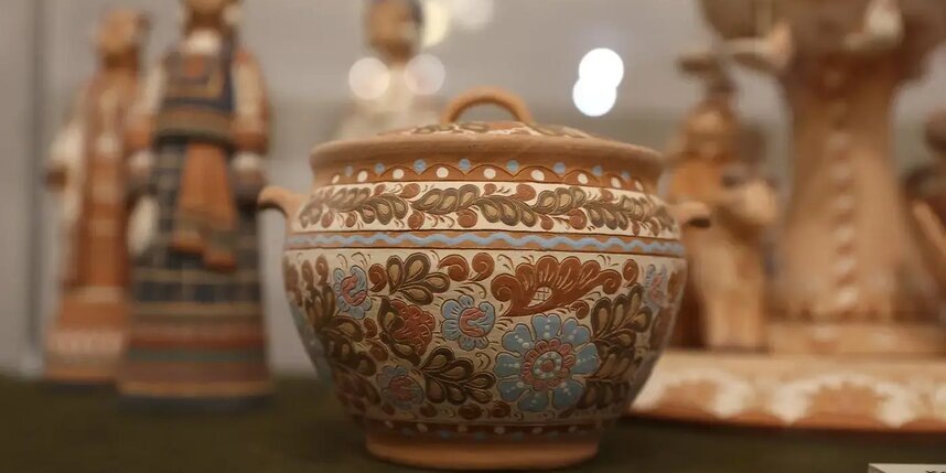    Новый народный промысел начал формироваться в Ясной Поляне в 1990-х годах.Елена Купцова