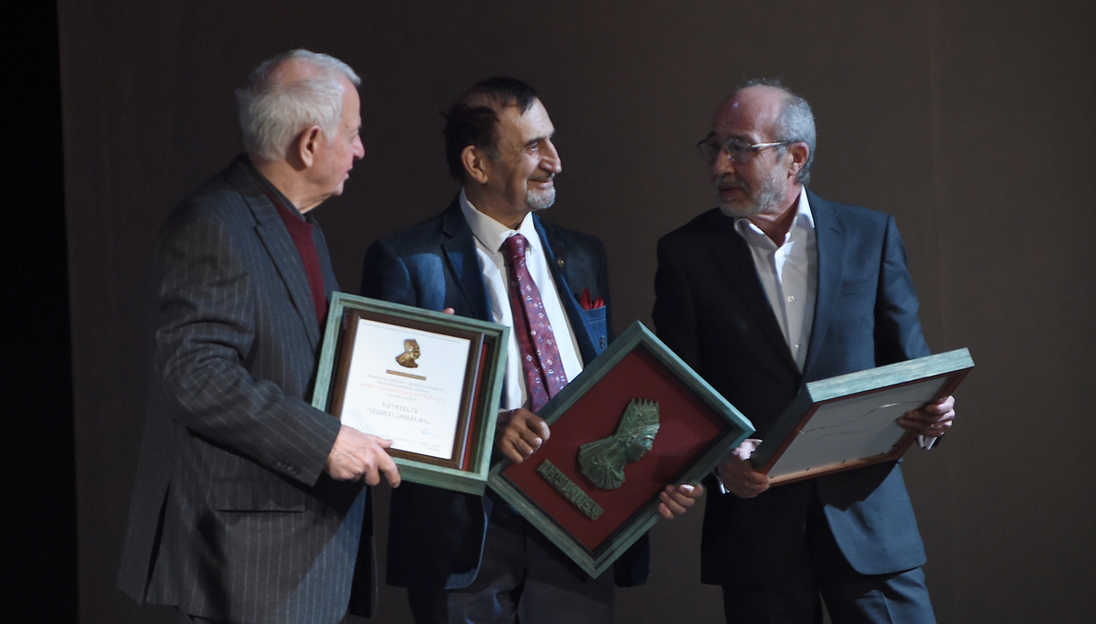 Артаваздоносцы Ерванд Казанчян, Рафаэль Котанджян и Артур Утмазян