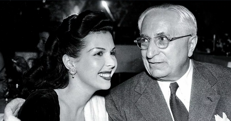 Луис Барт Майер (справа, разумеется)