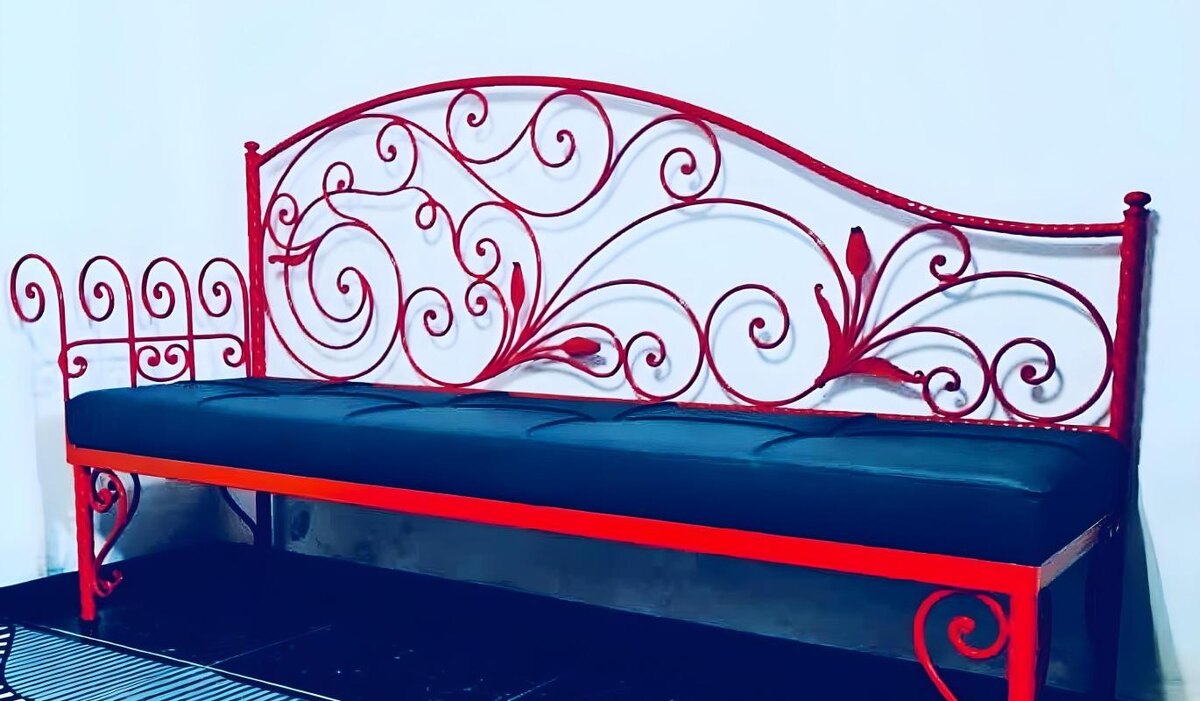     Изящные акценты: как вписать кованую мебель в современный дизайн