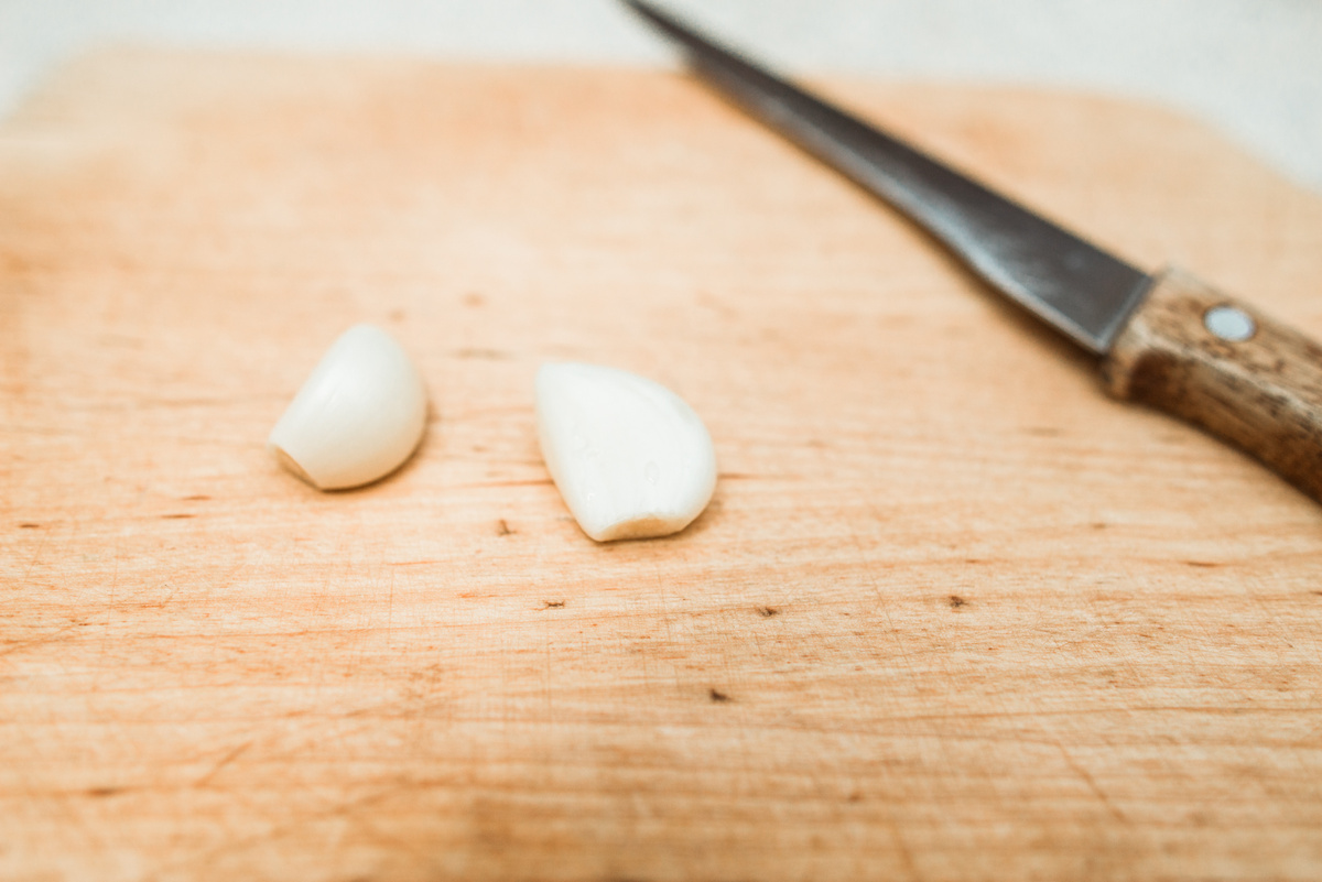 Очищенный чеснок