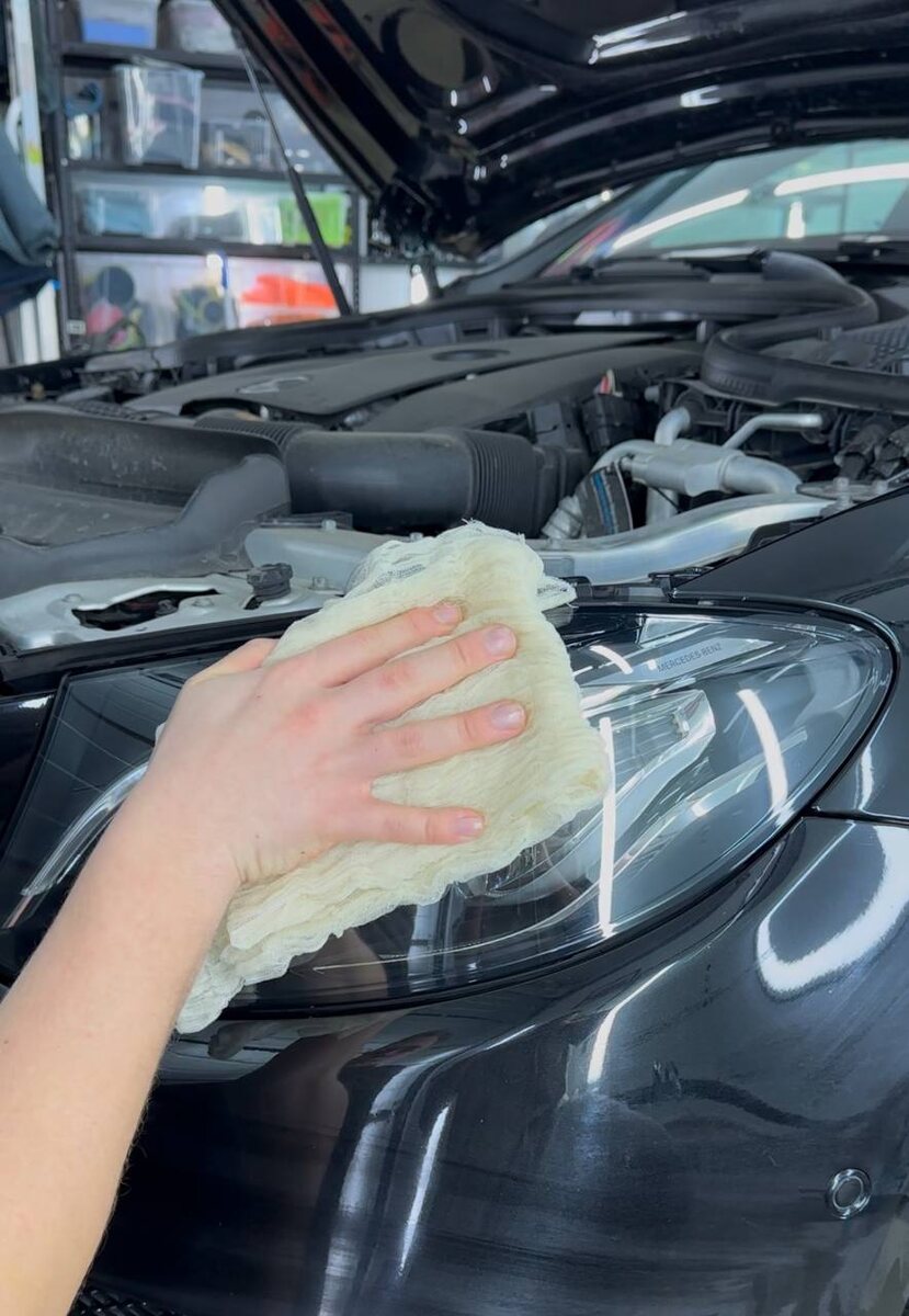 Процесс обеспыливания поверхности специалзированной малярной салфеткой