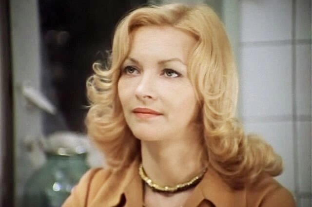    Барбара Брыльска. Кадр из фильма «Ирония судьбы, или С лёгким паром!» (1975)