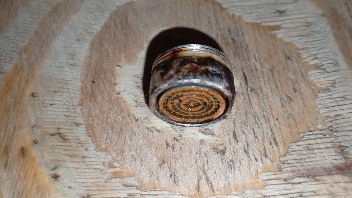 Аэратор, свинченный с излива