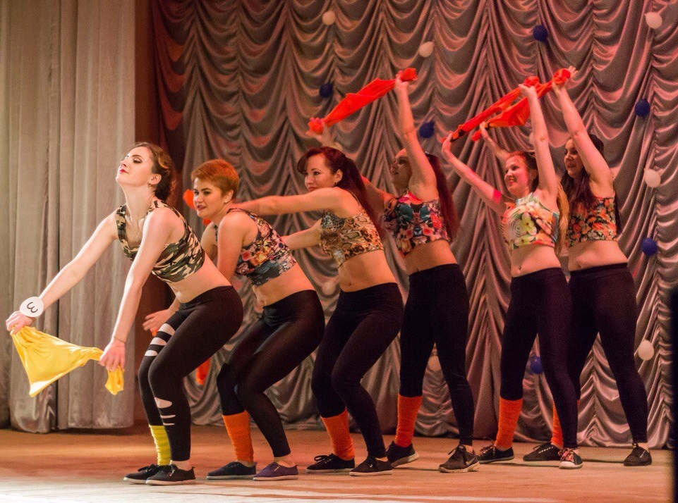 Автор на сцене, танцуем зажигательную Фиесту