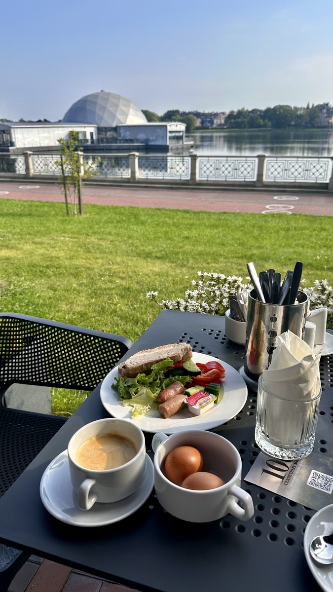 Завтрак в Torro Grill на Верхнем озере