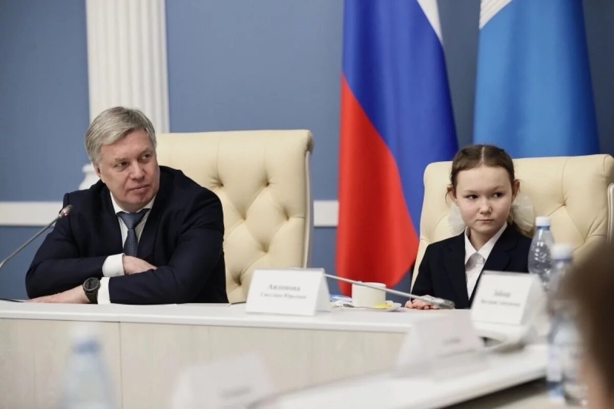    Дети из «Соловьиной рощи» встретились с губернатором в Доме правительства