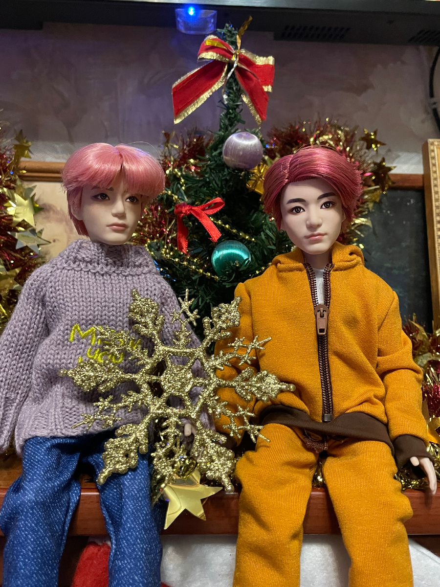 Тэхён из серии Престиж и Чонгук из обычной серии