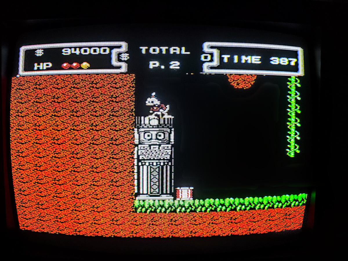 Фото сделаны мной. На фото игра "DuckTales!". Оригинал игры "DuckTales" был разработан и издан Capcom в 1989г. для NES. Продюсеры Токуро Фудзивара, Дэвид Маллич, Дарлин Уоддингтон, программист Нобуюки Мацусима. Фото демонстрирует начальную заставку игры, а так же общий визуальный фон игры. Подробнее об этом рассказано в статье. Все материалы принадлежат правообладателям и размещены исключительно в информационных целях.