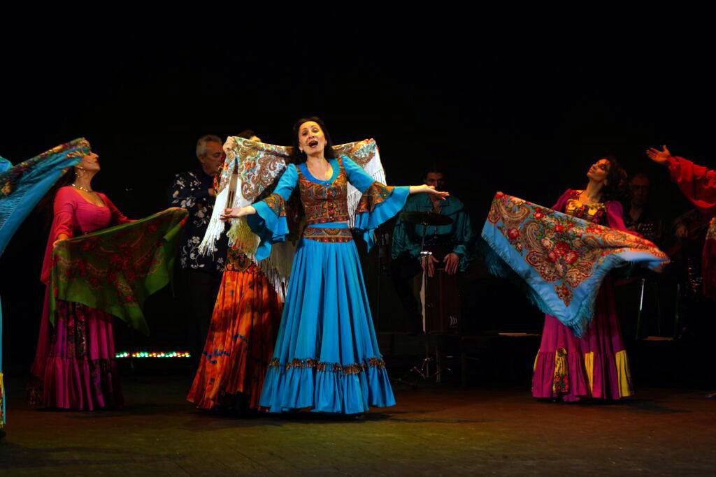 Театр "Ромен", сцена из представления "Цыгане России"